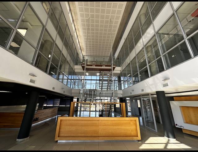 1,700M² OFFICE TO LET IN WOODMEAD